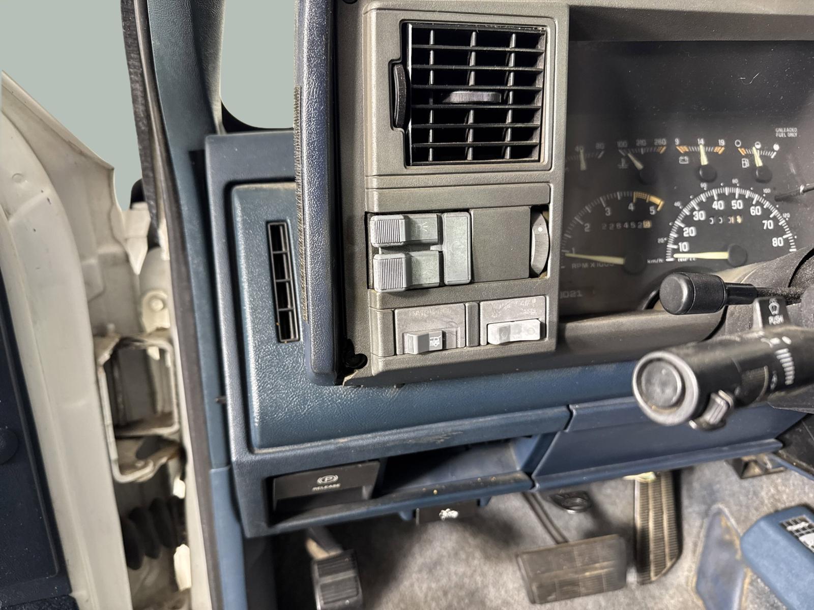 1994 GMC Yukon Vehicle Photo in GEORGETOWN, TX 78626-7508
