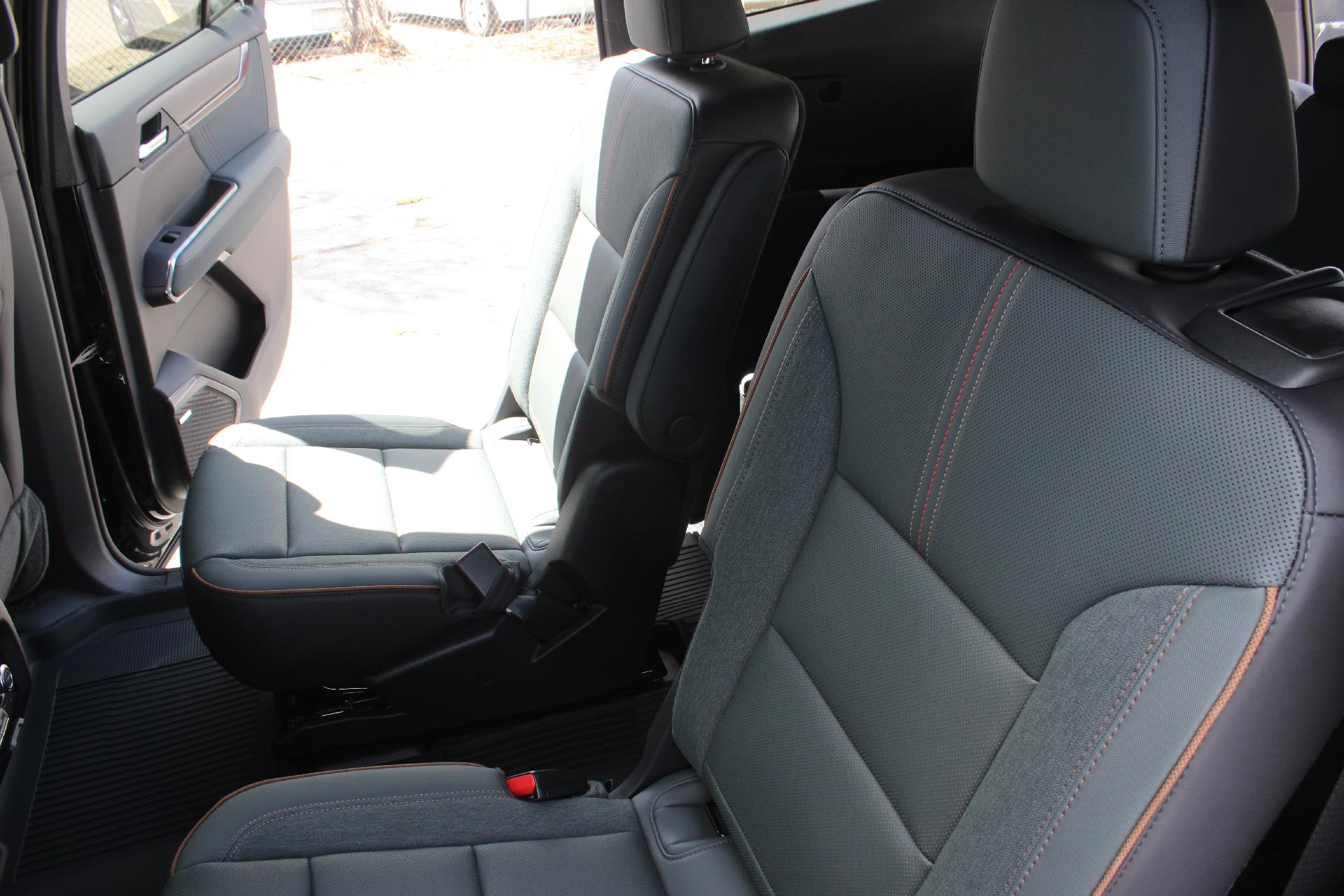 2025 GMC Acadia Vehicle Photo in AURORA, CO 80012-4011