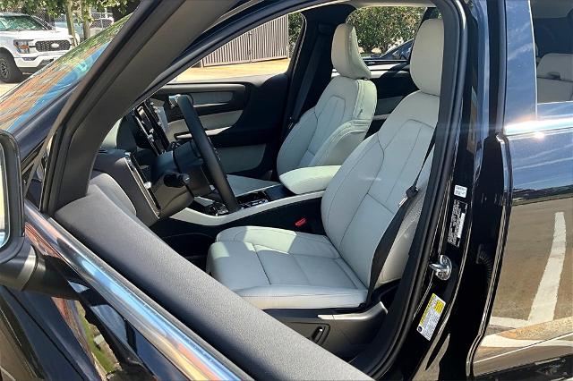 2025 Volvo XC40 Vehicle Photo in Houston, TX 77007