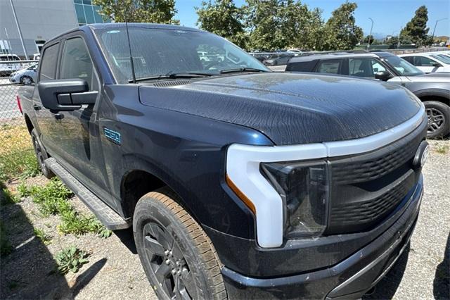2025 Ford F-150 Lightning Flash's photo