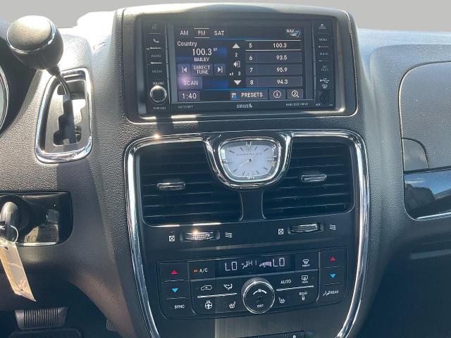 2016 Chrysler Town & Country Vehicle Photo in Kaukauna, WI 54130