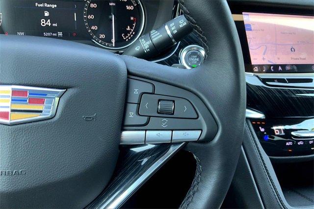 2025 Cadillac XT6 Vehicle Photo in KANSAS CITY, MO 64114-4545