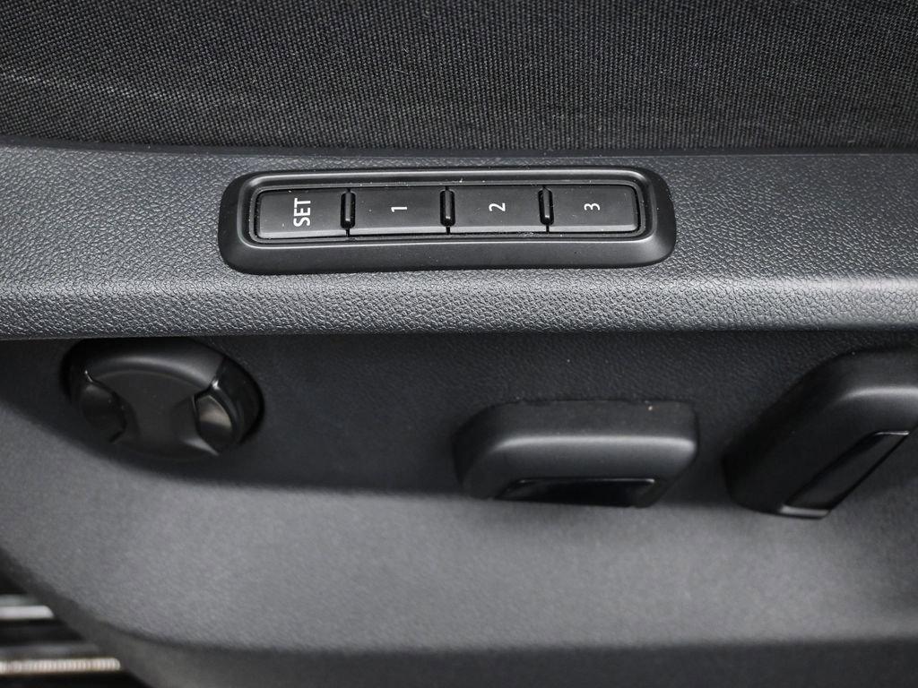 2022 Volkswagen Atlas Cross Sport Vehicle Photo in Marion, IA 52302