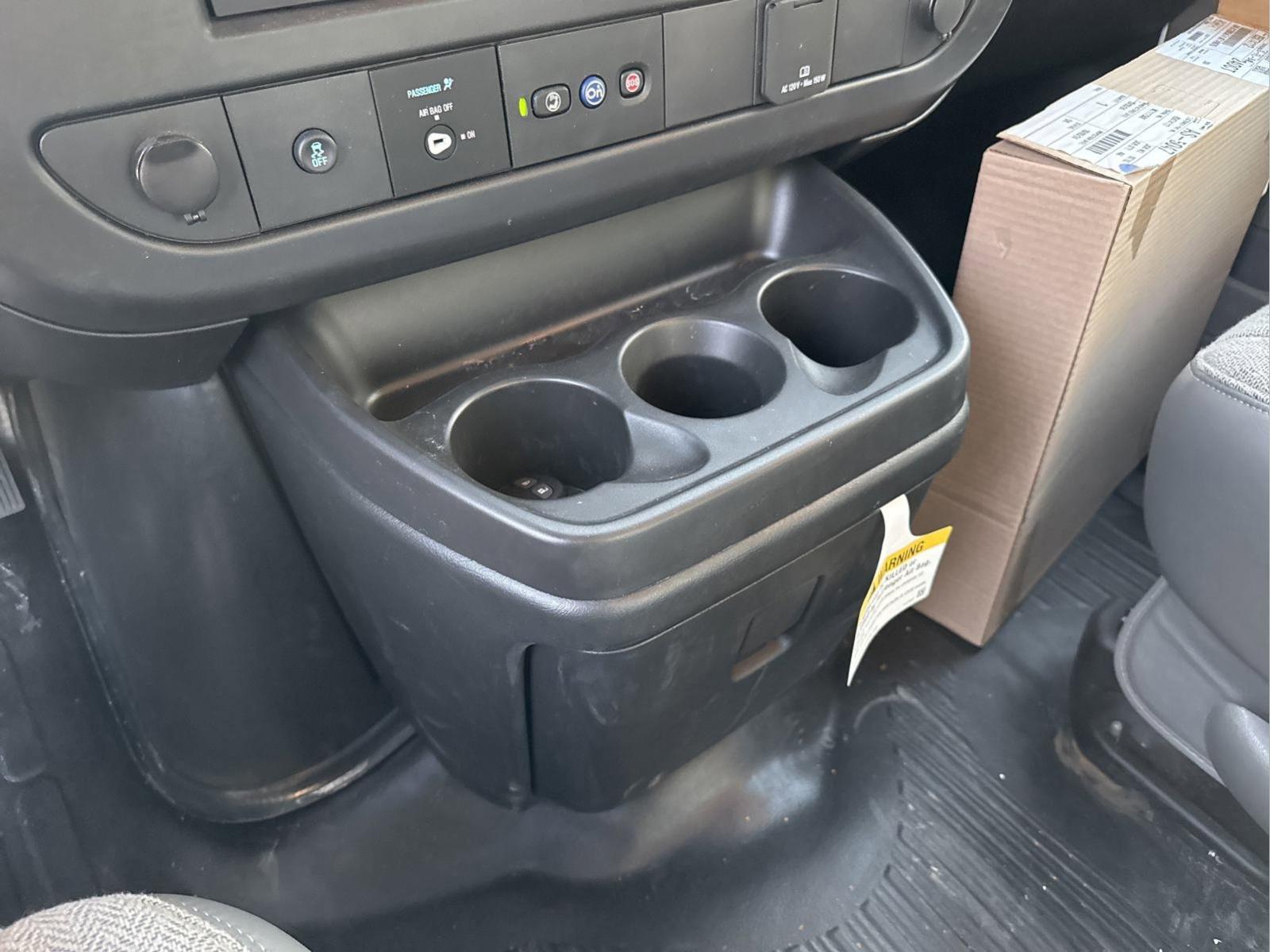 2024 Chevrolet Express Cutaway 3500 Vehicle Photo in GEORGETOWN, TX 78626-7508