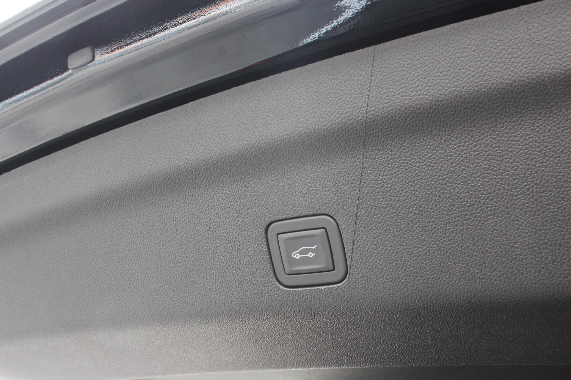 2025 GMC Yukon XL Vehicle Photo in AURORA, CO 80012-4011
