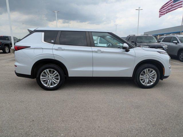 Used 2022 Mitsubishi Outlander ES with VIN JA4J3TA85NZ015611 for sale in Castroville, TX