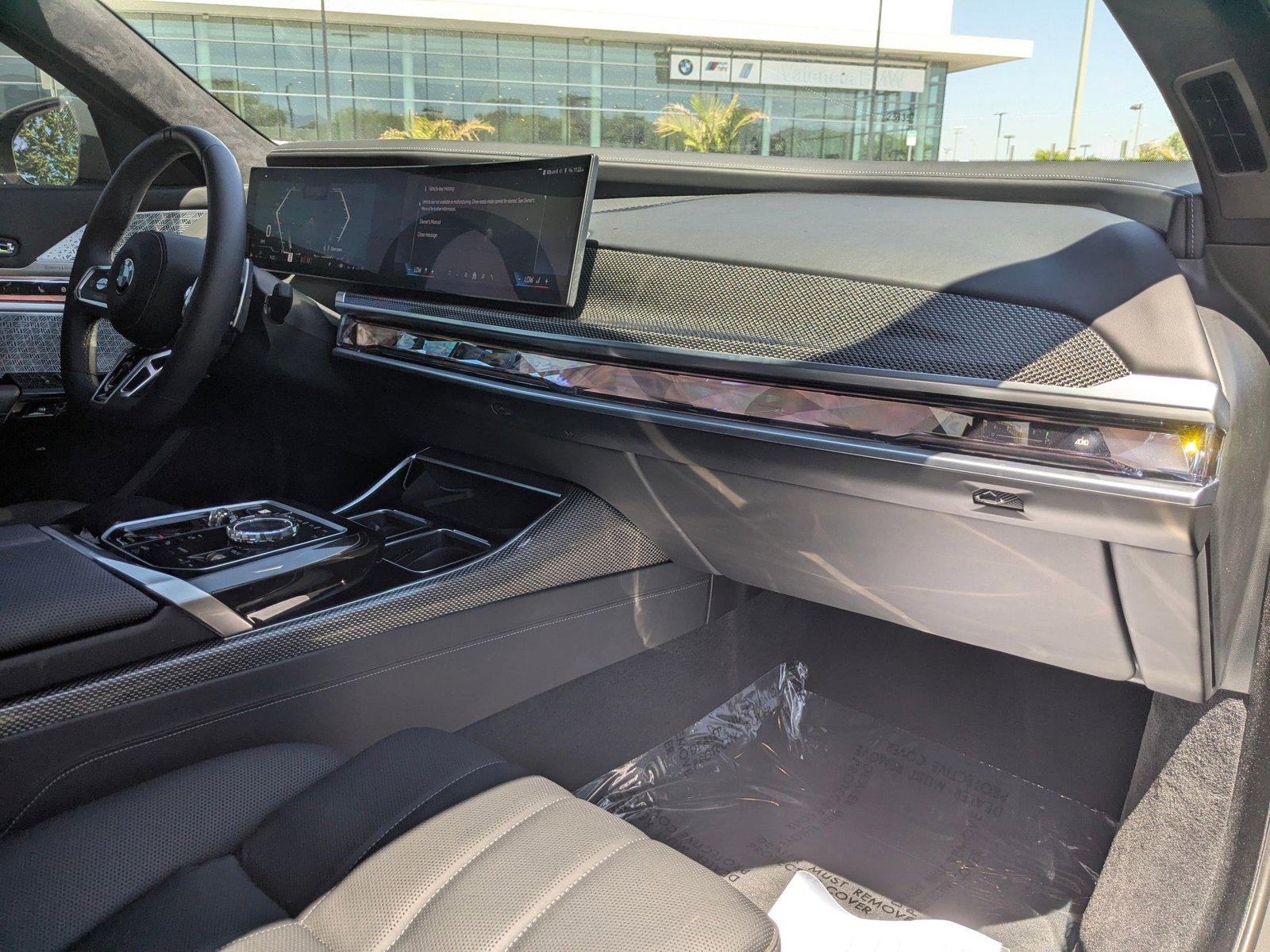2024 BMW 760i xDrive Vehicle Photo in Valencia, CA 91355
