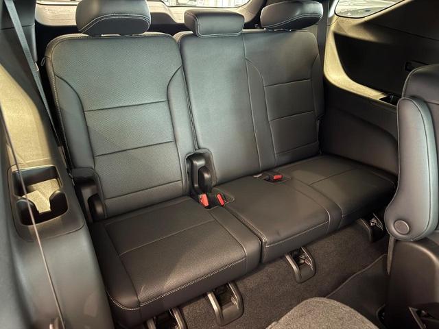 2025 Chevrolet Traverse Vehicle Photo in COLUMBIA, MO 65203-3903