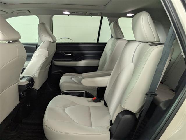 2024 Toyota Grand Highlander Vehicle Photo in ENGLEWOOD, CO 80113-6708