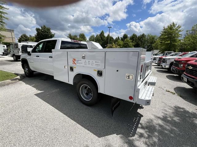 2024 Chevrolet Silverado 3500 HD Chassis Cab Vehicle Photo in ALCOA, TN 37701-3235