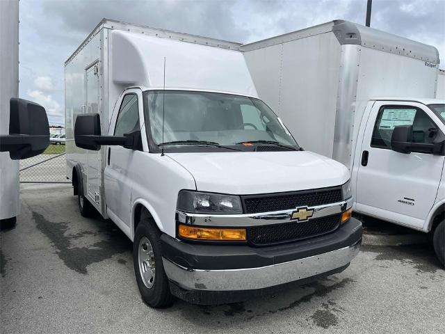 2024 Chevrolet Express Cutaway 3500 Vehicle Photo in ALCOA, TN 37701-3235