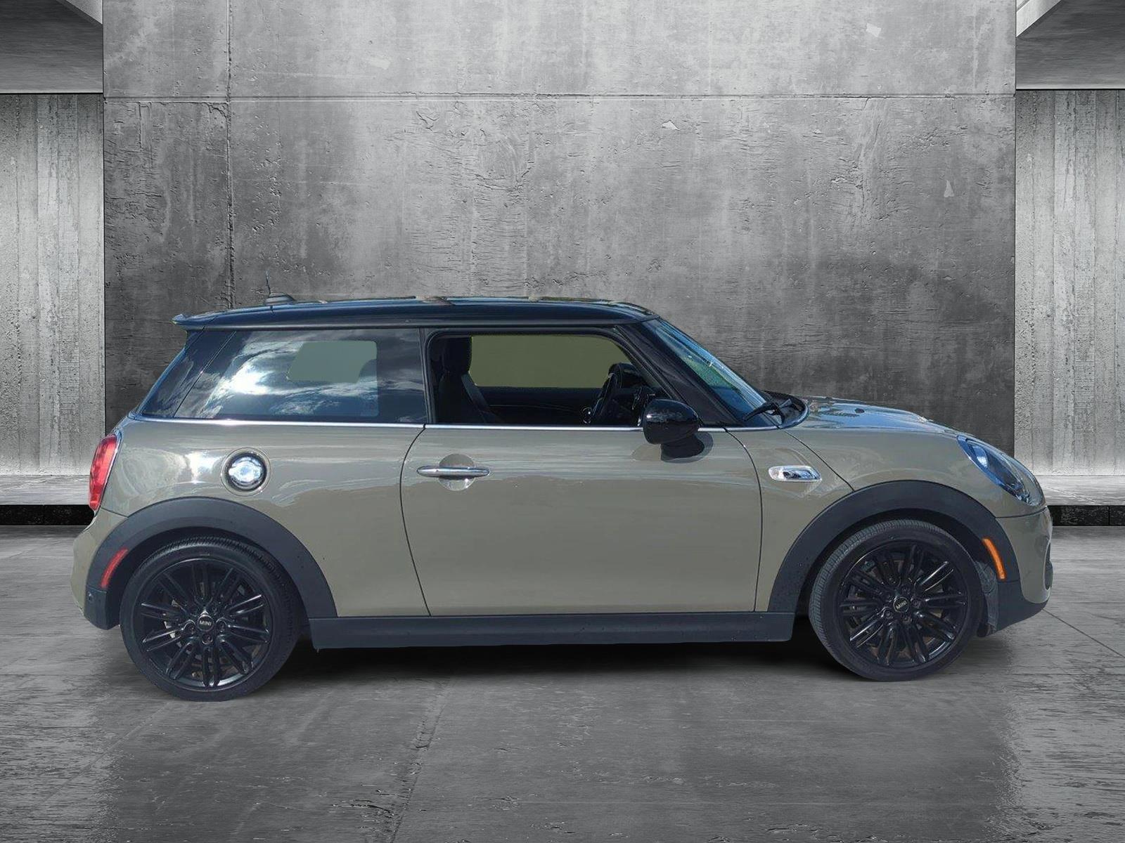 2019 MINI Cooper S Hardtop Vehicle Photo in Pembroke Pines, FL 33027