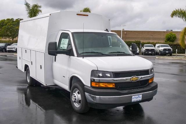 2025 Chevrolet Express Commercial Cutaway Vehicle Photo in VENTURA, CA 93003-8585