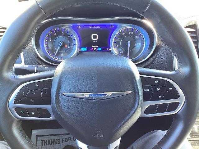 2022 Chrysler 300 Vehicle Photo in Gardner, MA 01440
