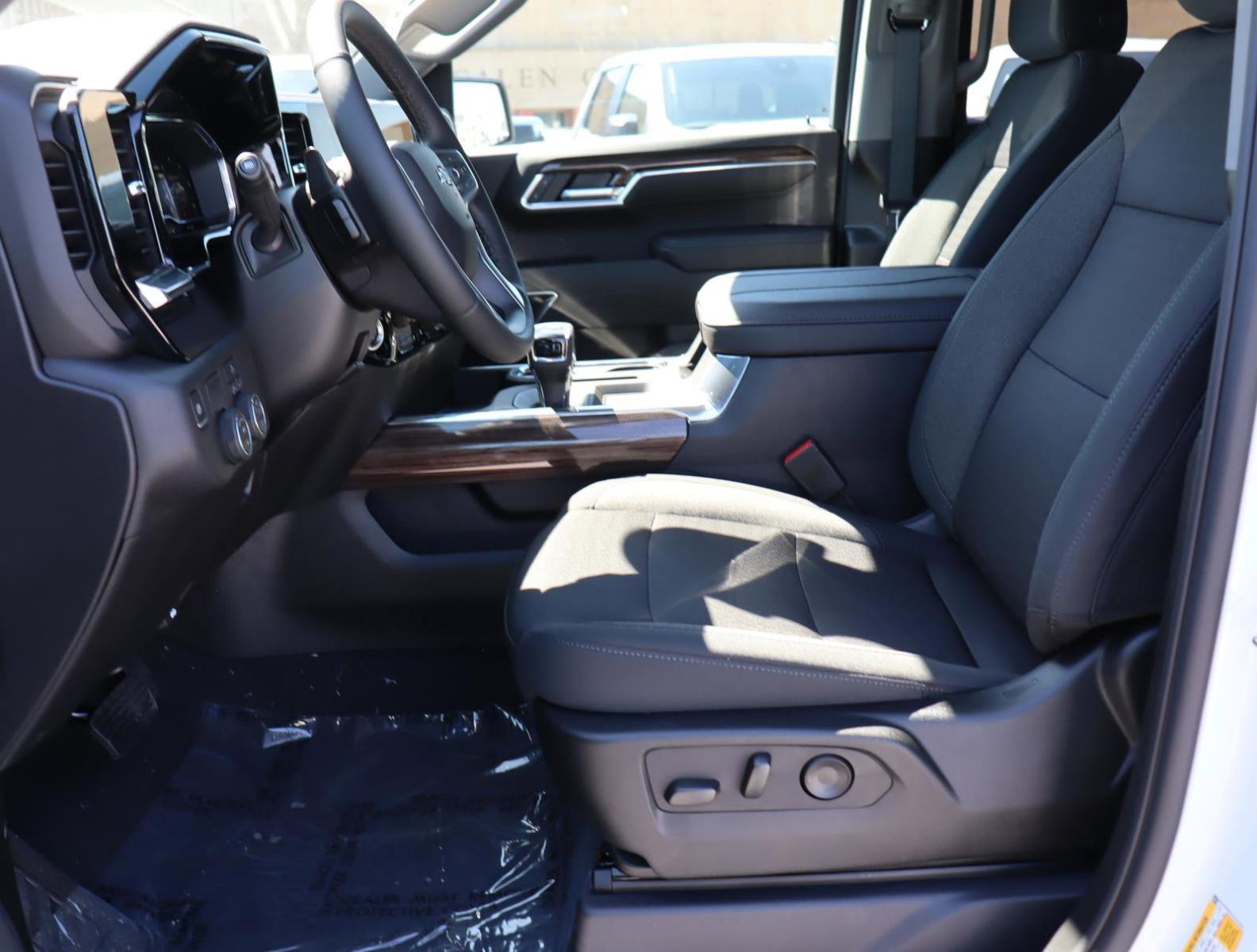 2025 Chevrolet Silverado 1500 Vehicle Photo in LOS ANGELES, CA 90007-3794
