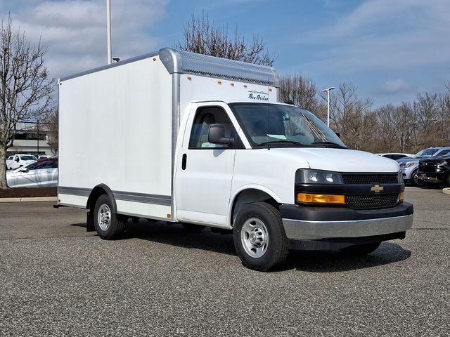 2024 Chevrolet Express Cutaway 3500 Vehicle Photo in DANBURY, CT 06810-5034