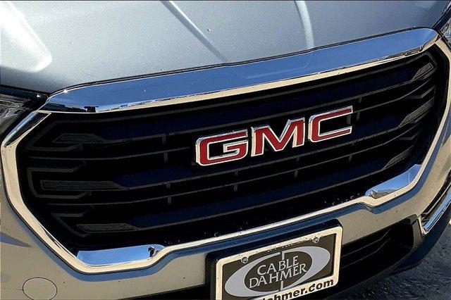 2024 GMC Terrain Vehicle Photo in TOPEKA, KS 66609-0000