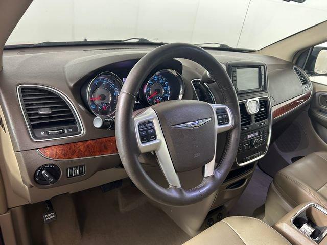 2016 Chrysler Town & Country Vehicle Photo in MEDINA, OH 44256-9631