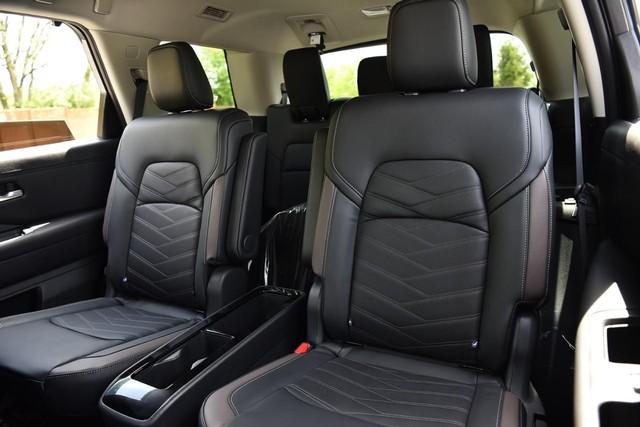 2025 Nissan Pathfinder Vehicle Photo in Ballwin, MO 63011