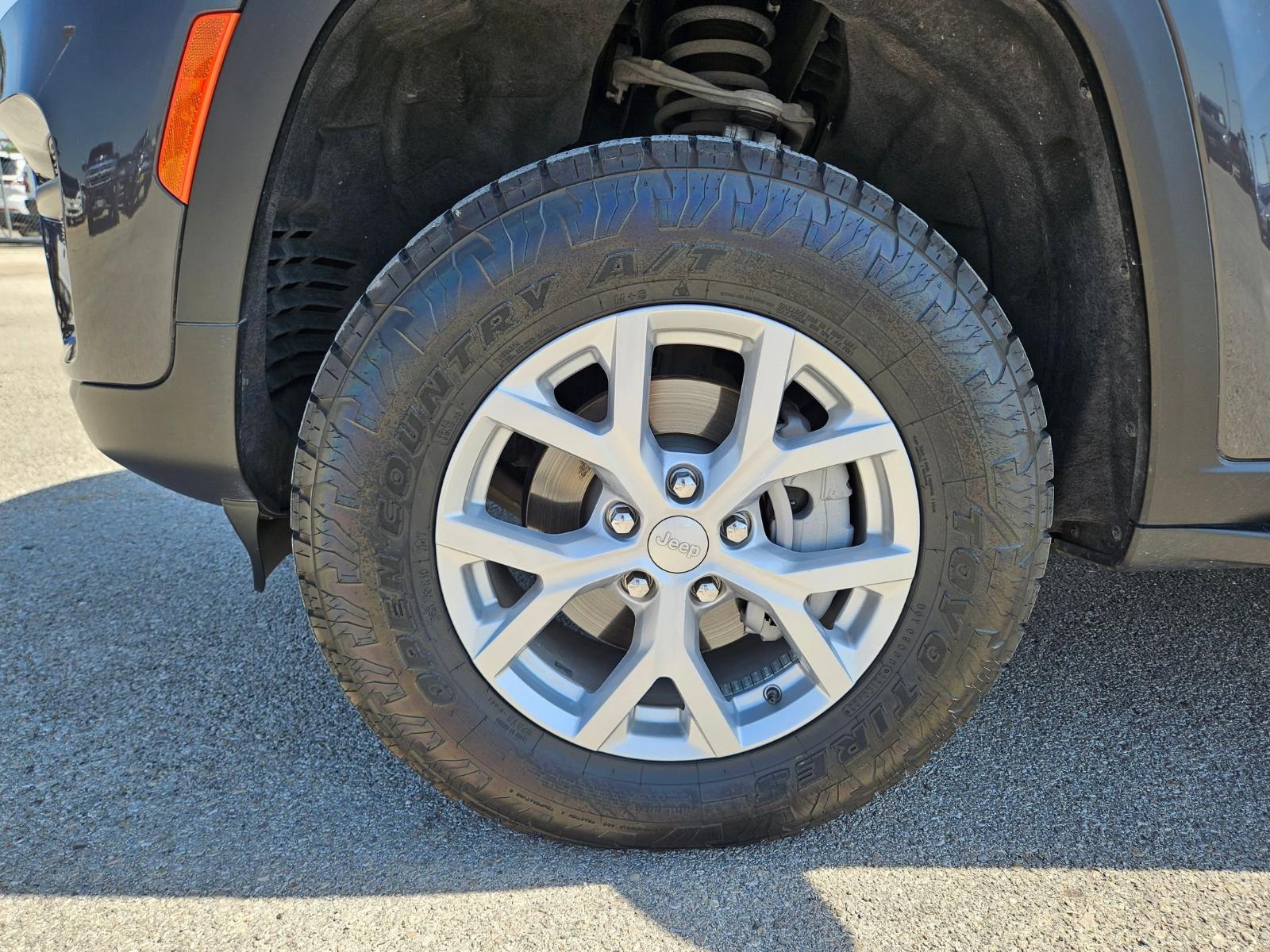 2023 Jeep Grand Cherokee Vehicle Photo in Seguin, TX 78155