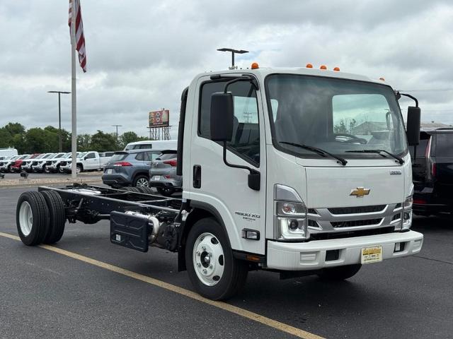 2024 Chevrolet Low Cab Forward 4500 XD Vehicle Photo in COLUMBIA, MO 65203-3903