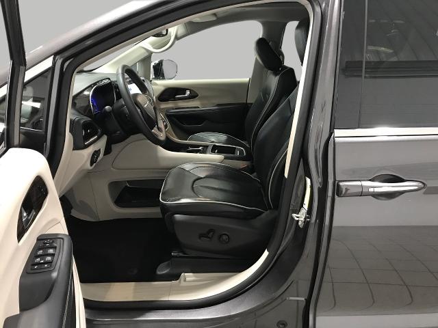 2023 Chrysler Pacifica Vehicle Photo in GREEN BAY, WI 54303-3330