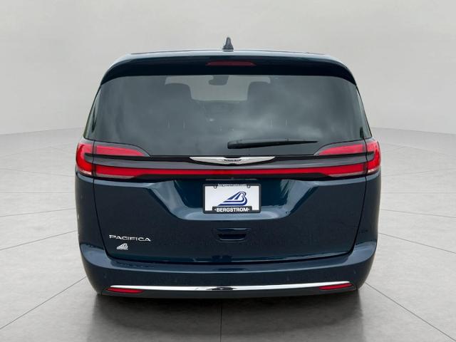 2025 Chrysler Pacifica Vehicle Photo in Kaukauna, WI 54130