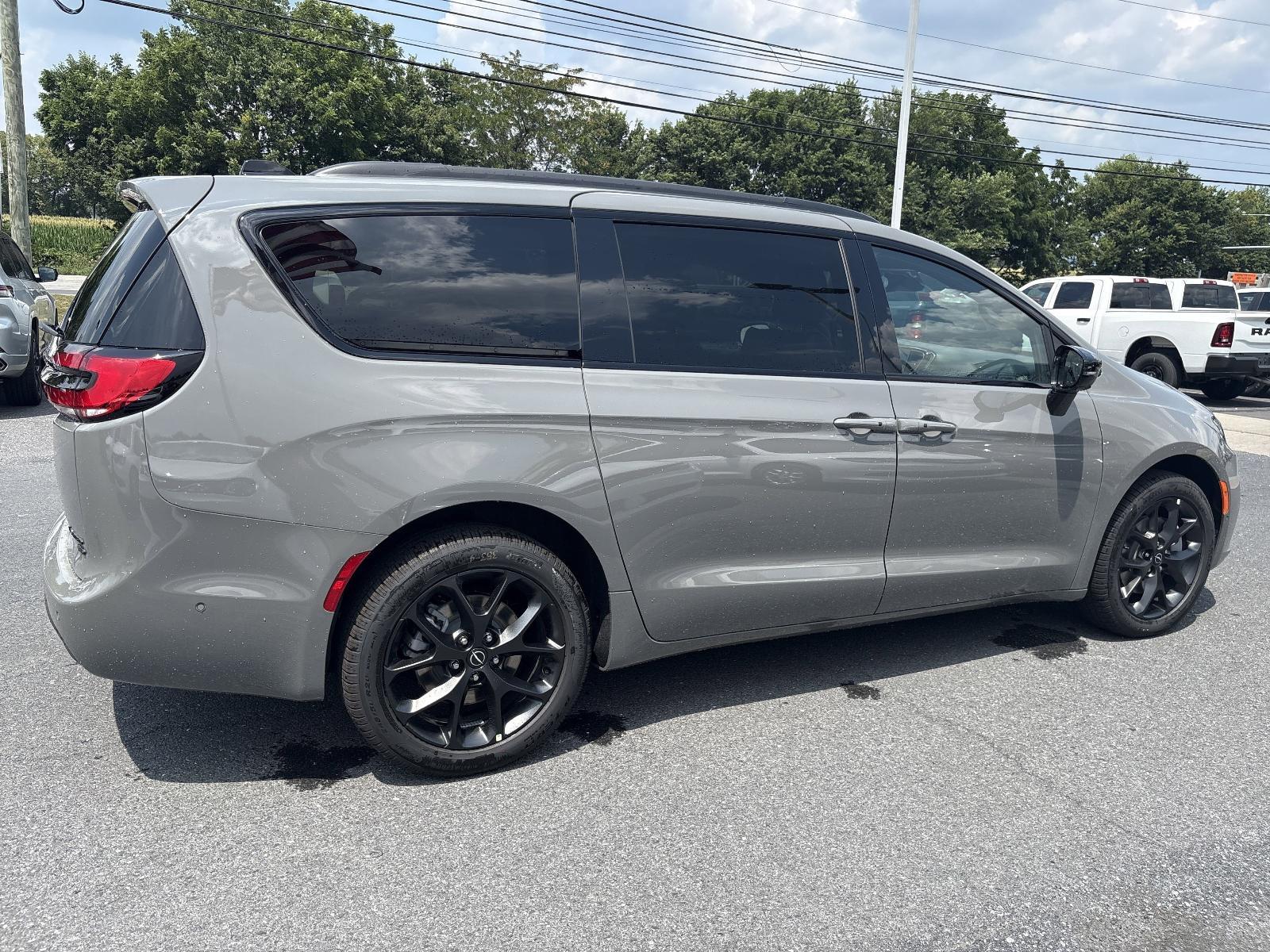 2025 Chrysler Pacifica Vehicle Photo in Mechanicsburg, PA 17050-1707