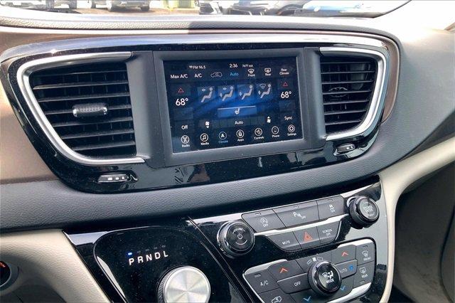 2018 Chrysler Pacifica Vehicle Photo in INDEPENDENCE, MO 64055-1377