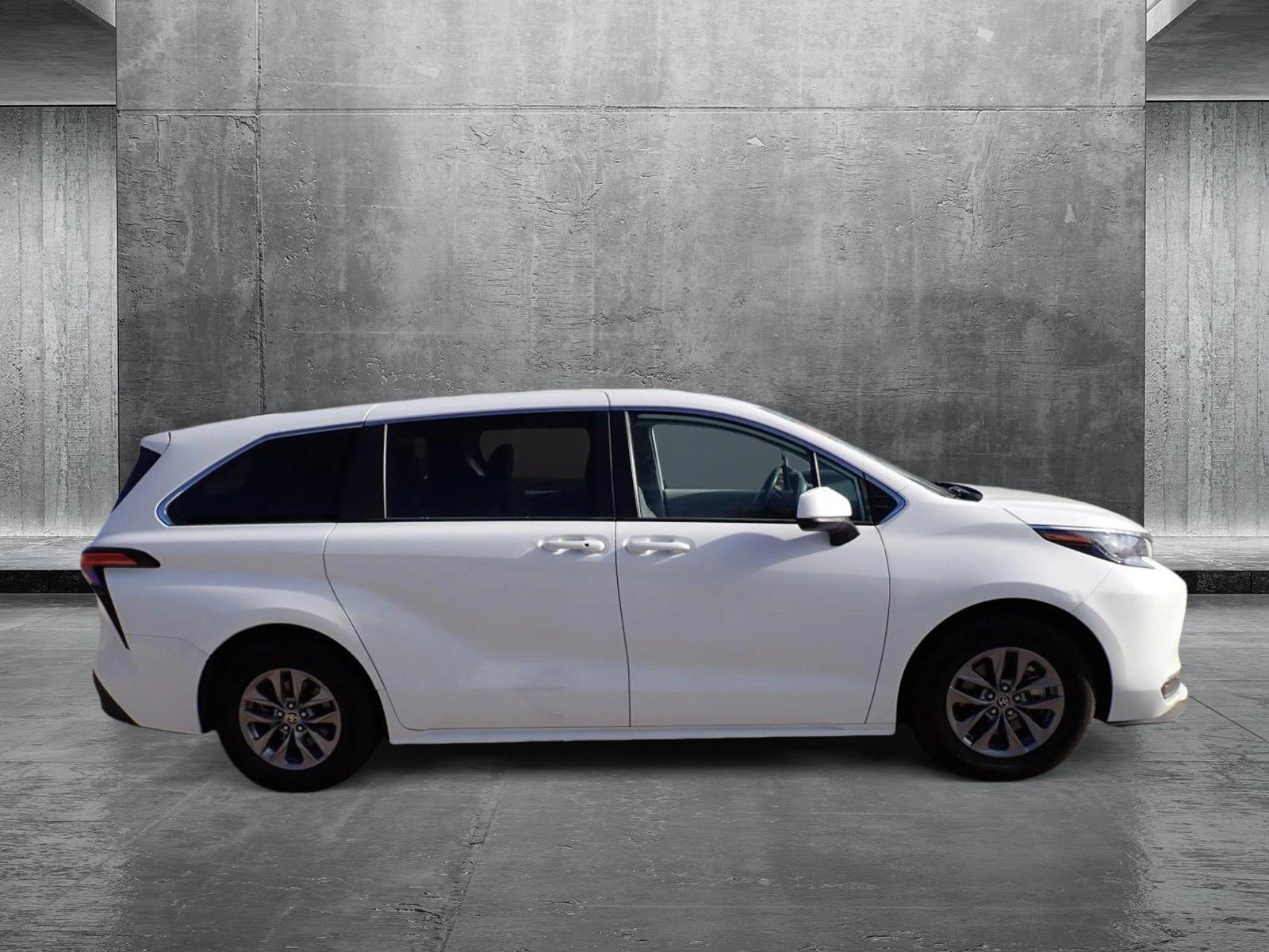 2022 Toyota Sienna Vehicle Photo in DENVER, CO 80221-3610