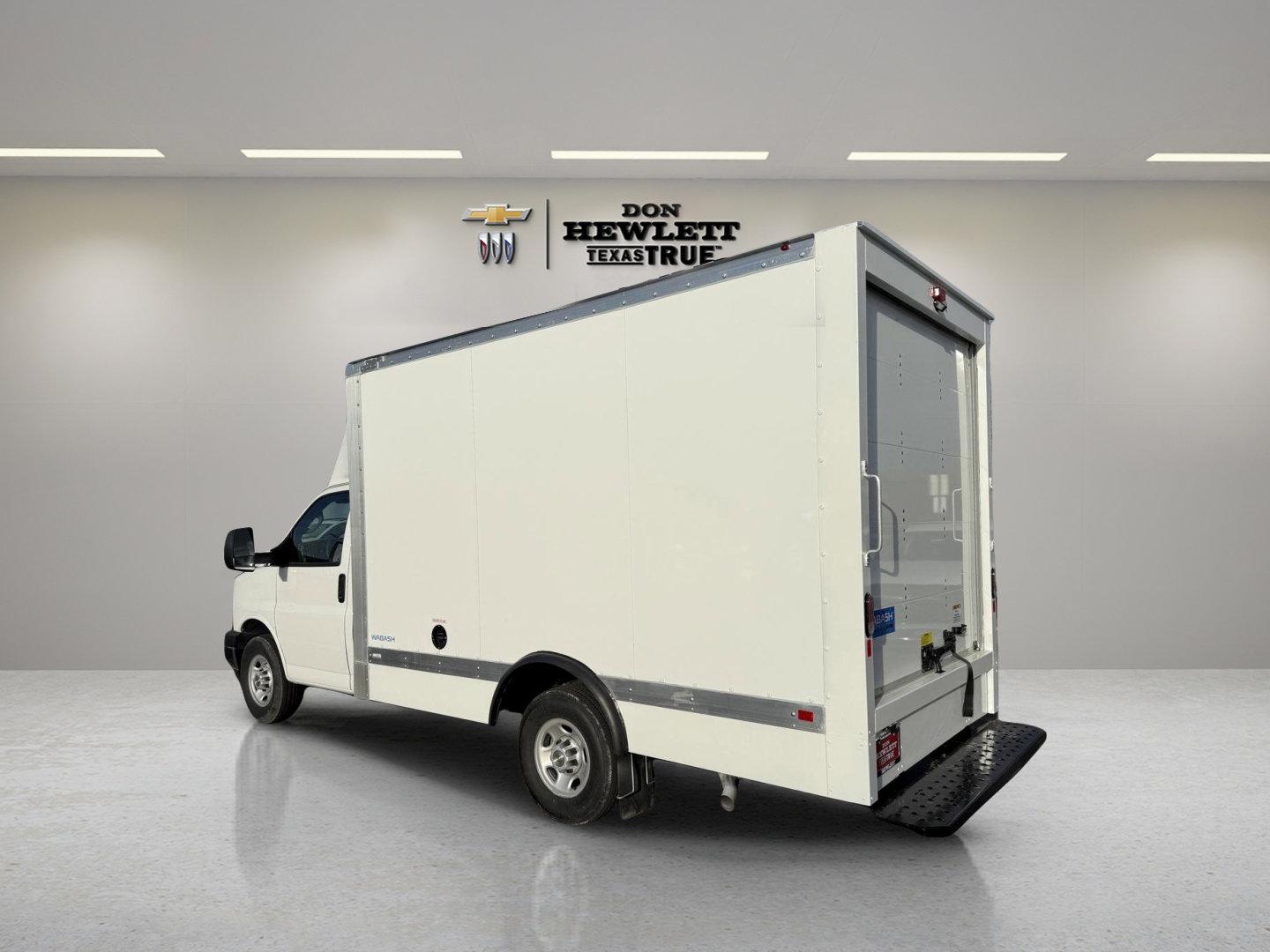 2024 Chevrolet Express Cutaway 3500 Vehicle Photo in GEORGETOWN, TX 78626-7508