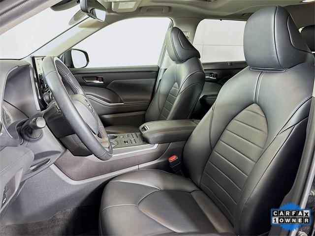 2022 Toyota Highlander Vehicle Photo in Puyallup, WA 98371