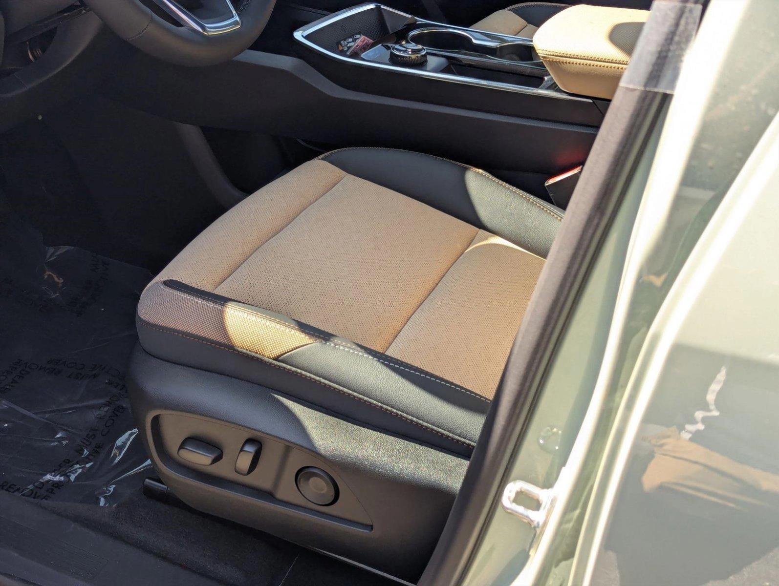 2025 Chevrolet Equinox Vehicle Photo in GREENACRES, FL 33463-3207