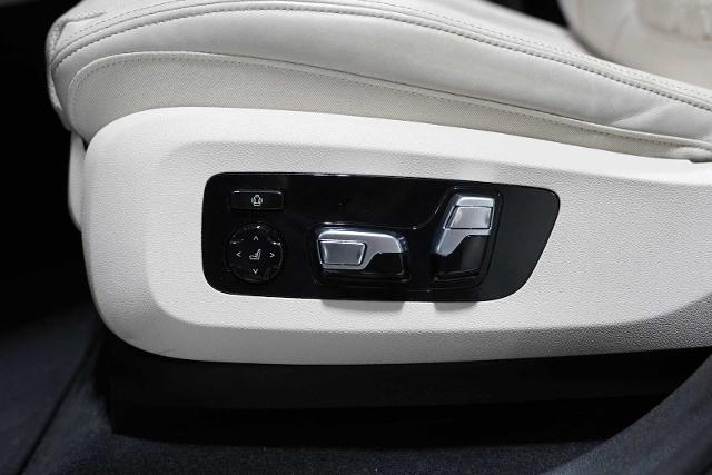 2024 BMW X6 xDrive40i Vehicle Photo in GRAPEVINE, TX 76051