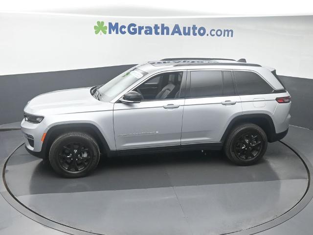 2024 Jeep Grand Cherokee Vehicle Photo in Cedar Rapids, IA 52402