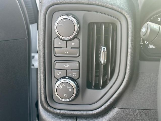 2025 GMC Sierra 2500 HD Vehicle Photo in COLUMBIA, MO 65203-3903