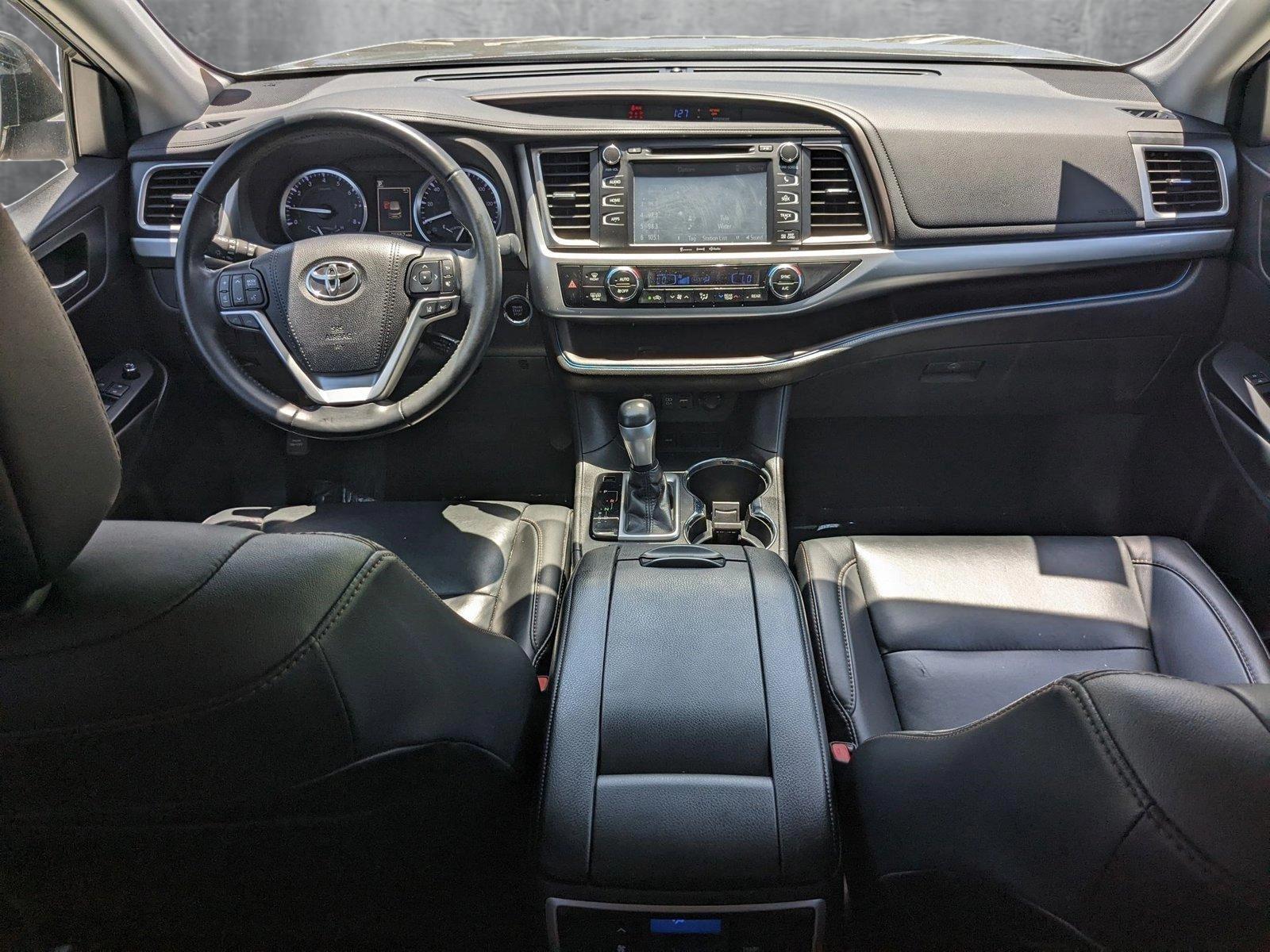 2019 Toyota Highlander Vehicle Photo in Davie, FL 33331
