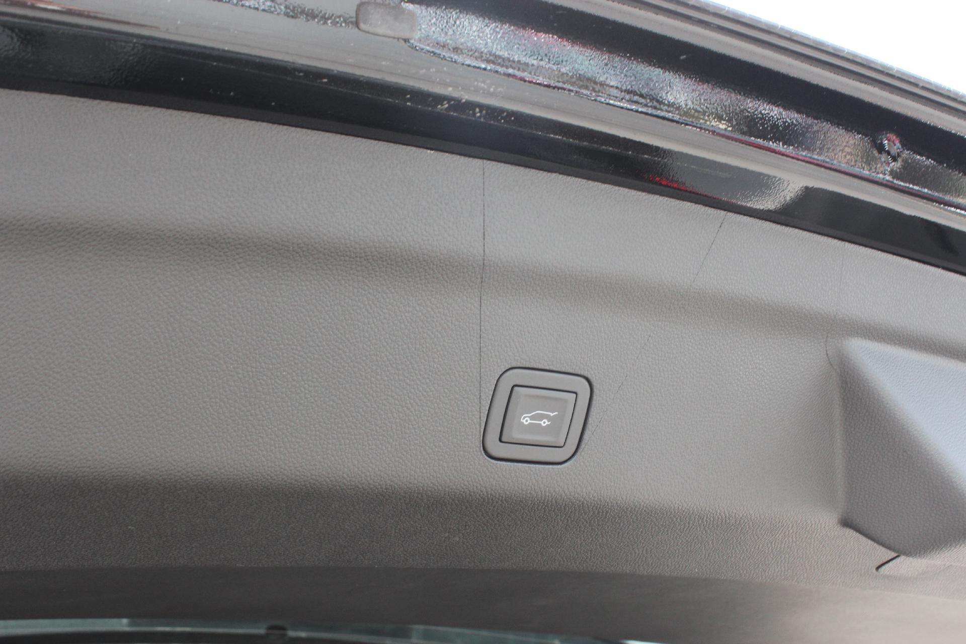 2025 GMC Yukon Vehicle Photo in AURORA, CO 80012-4011