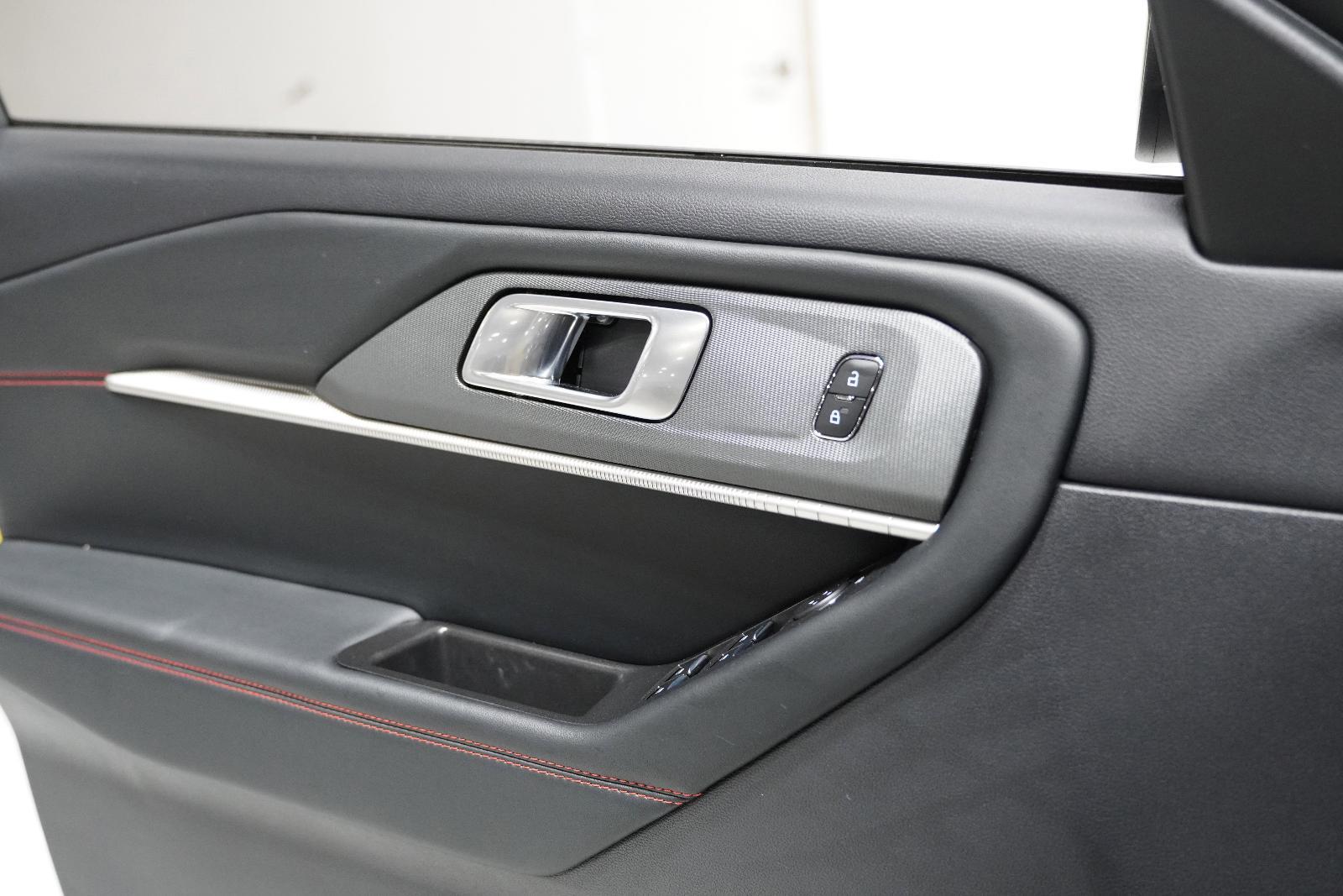 2025 Ford Explorer Vehicle Photo in GRAPEVINE, TX 76051