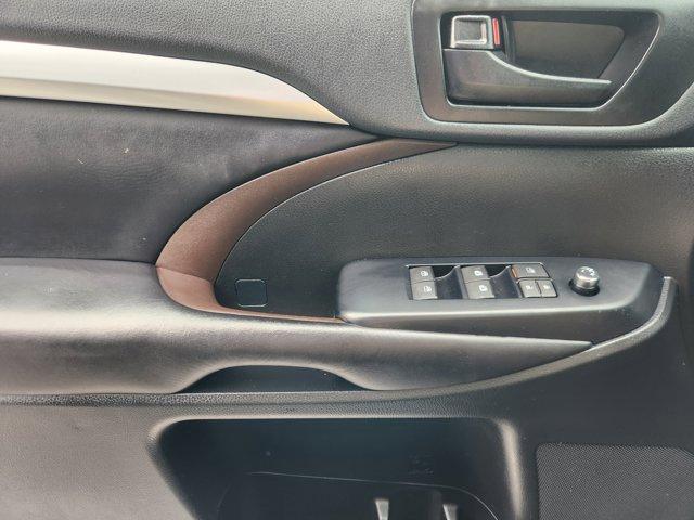 2019 Toyota Highlander Vehicle Photo in Decatur, TX 76234