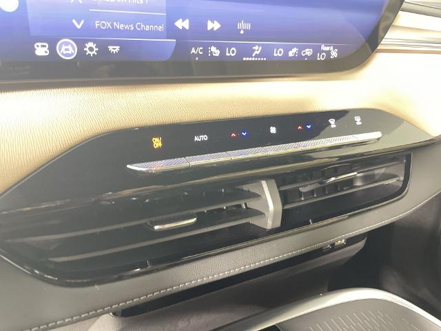 2025 Buick Enclave Vehicle Photo in GILBERT, AZ 85297-0402