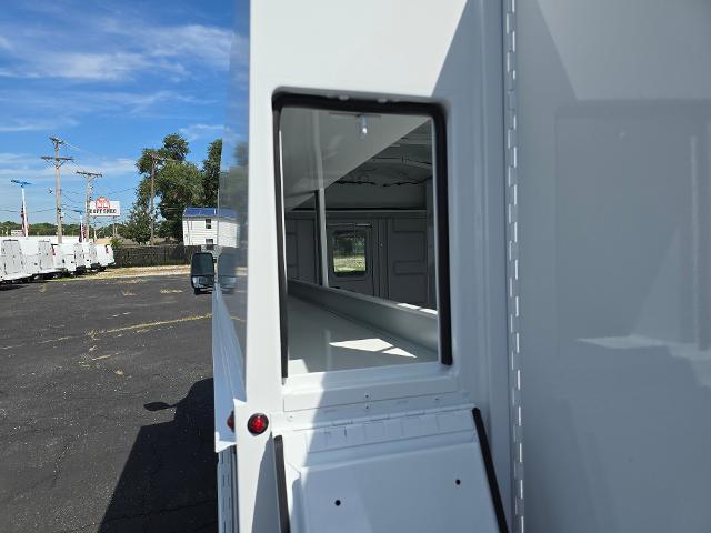 2025 Chevrolet Express Commercial Cutaway Vehicle Photo in INDEPENDENCE, MO 64055-1314
