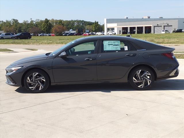 2024 Hyundai ELANTRA Vehicle Photo in Peoria, IL 61615