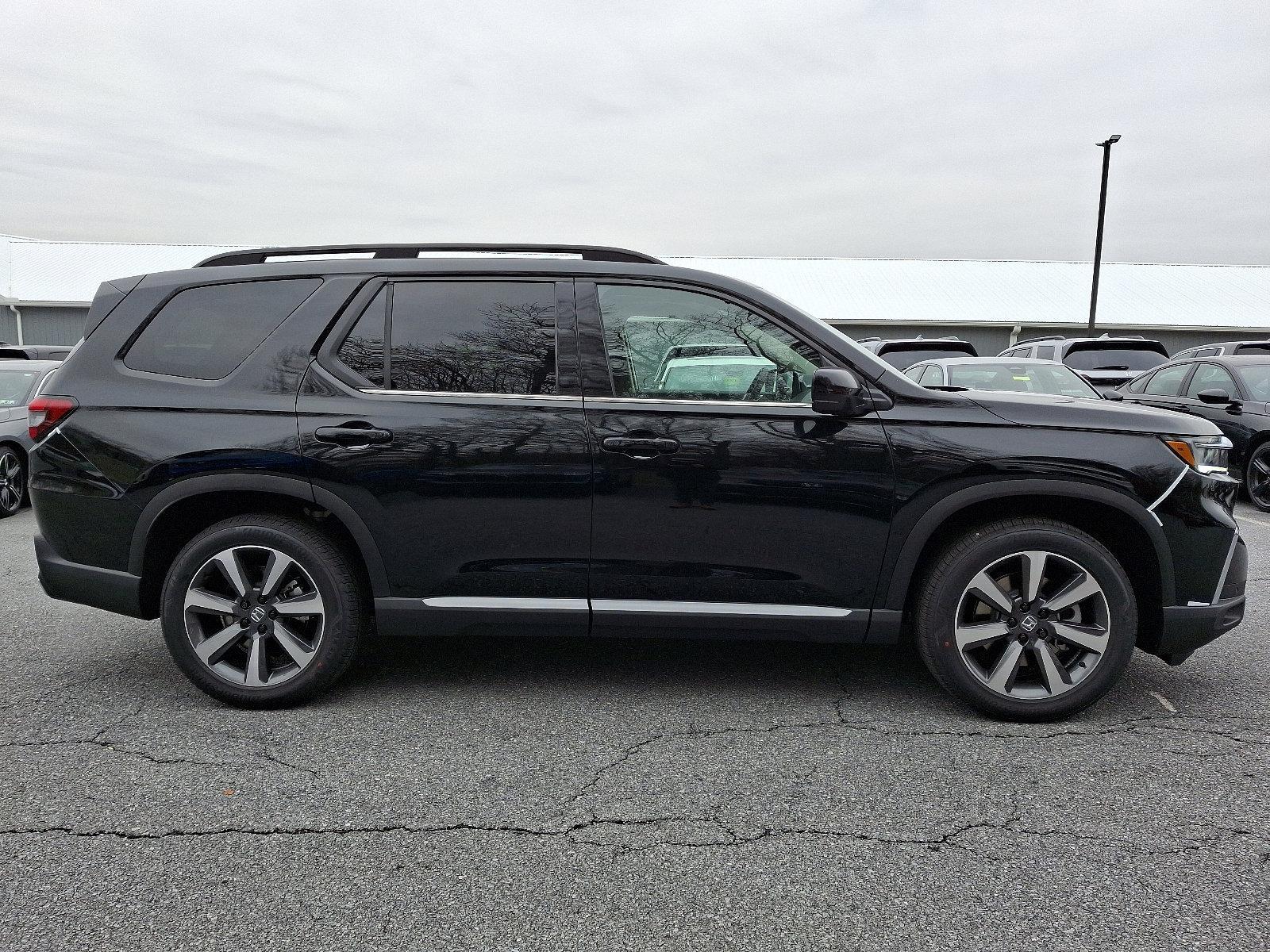 2025 Honda Pilot Vehicle Photo in Harrisburg, PA 17111