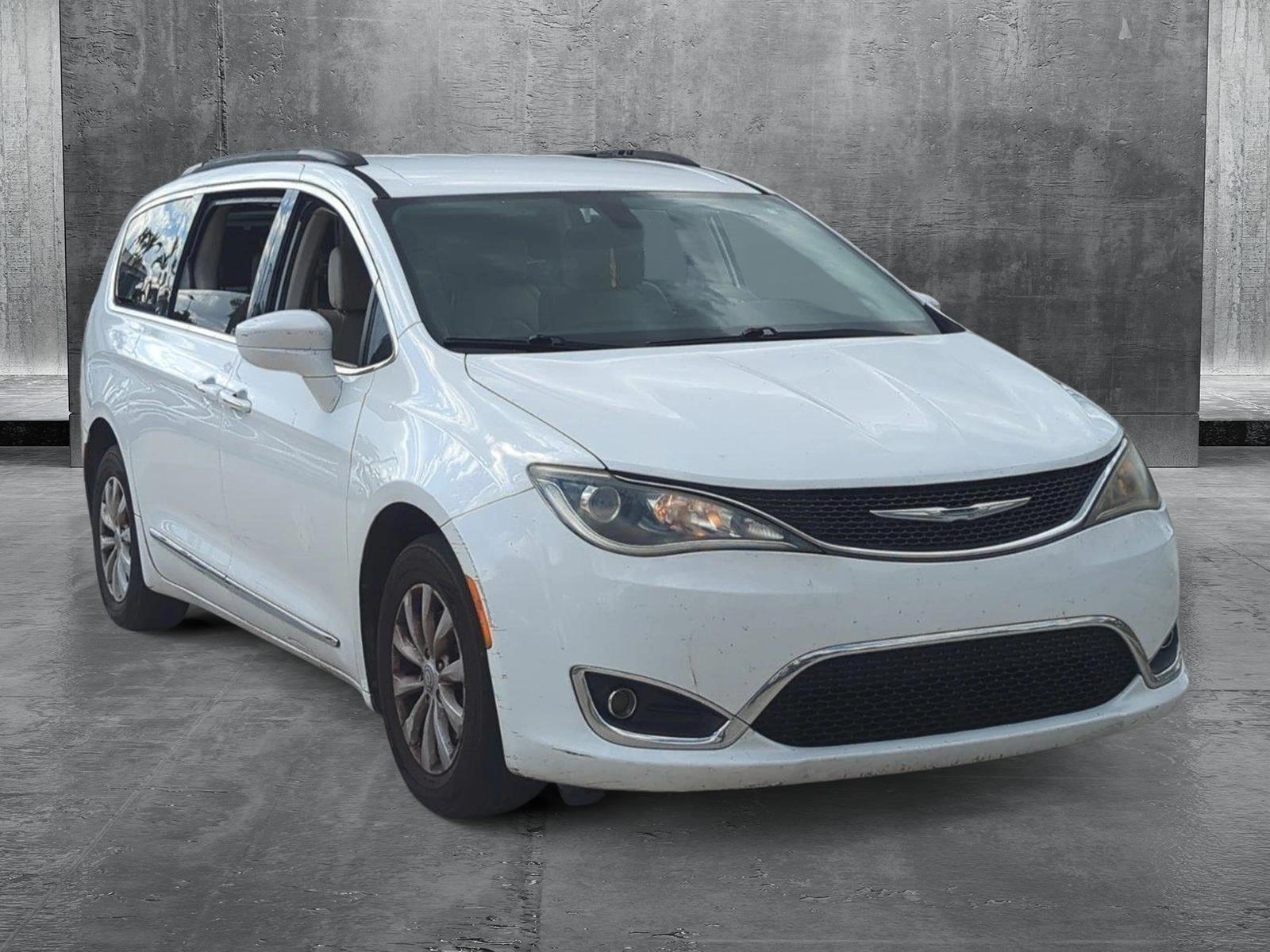 2017 Chrysler Pacifica Vehicle Photo in Pembroke Pines, FL 33027