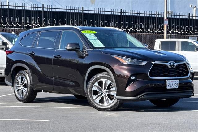 Used 2022 Toyota Highlander XLE with VIN 5TDGZRAH9NS107338 for sale in Concord, CA