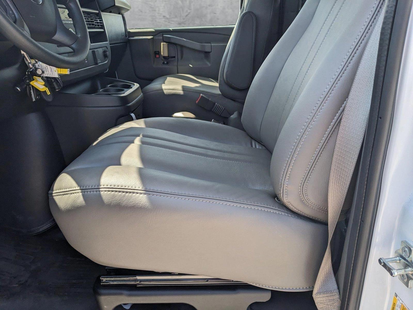 2025 Chevrolet Express Cargo 2500 Vehicle Photo in MIAMI, FL 33172-3015