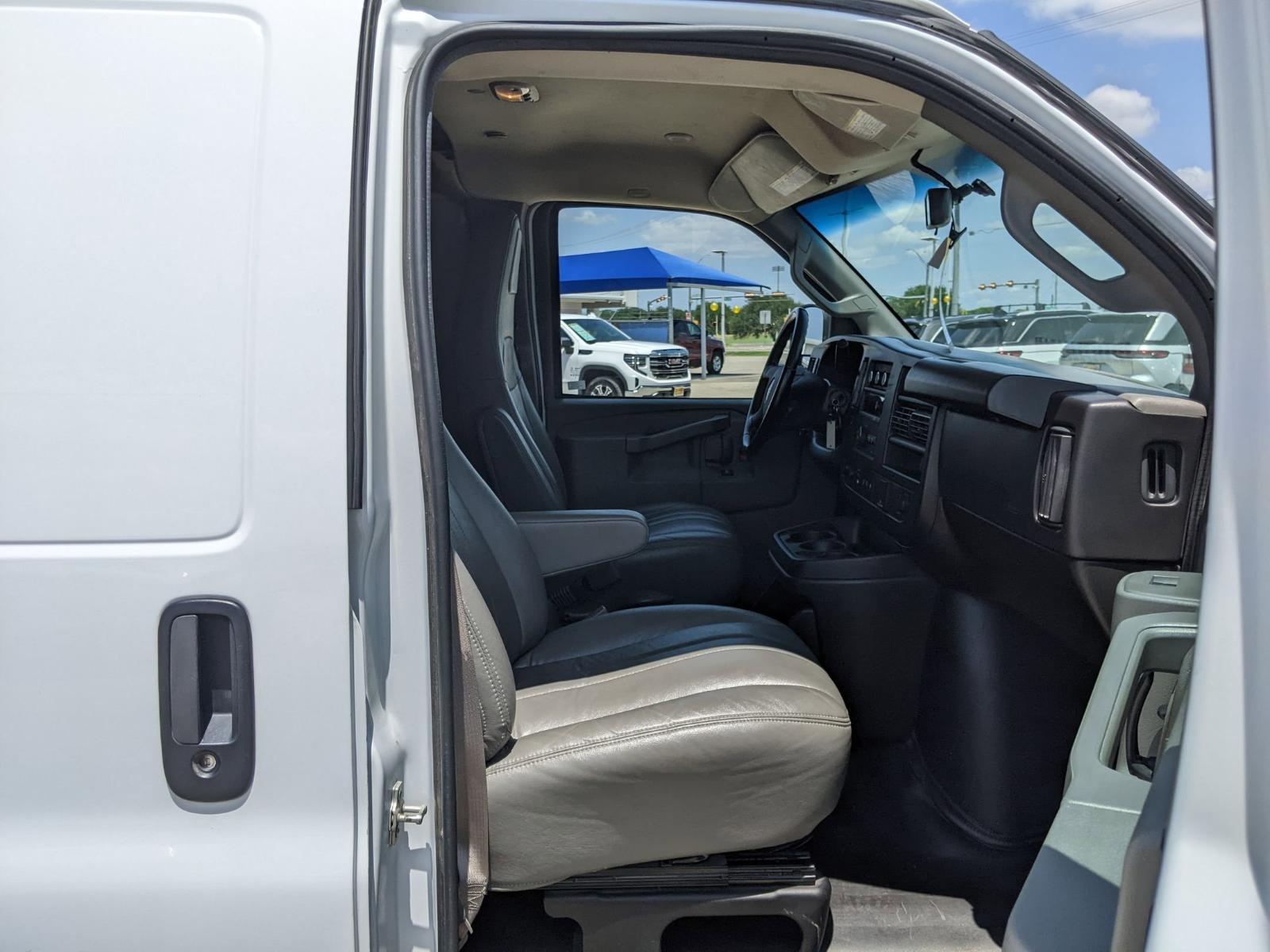2023 GMC Savana Cargo Van Vehicle Photo in Seguin, TX 78155