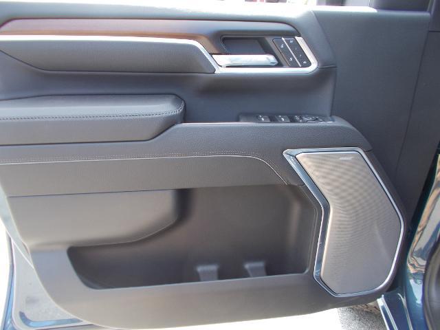 2025 GMC Sierra 2500 HD Vehicle Photo in LOWELL, MA 01852-4336