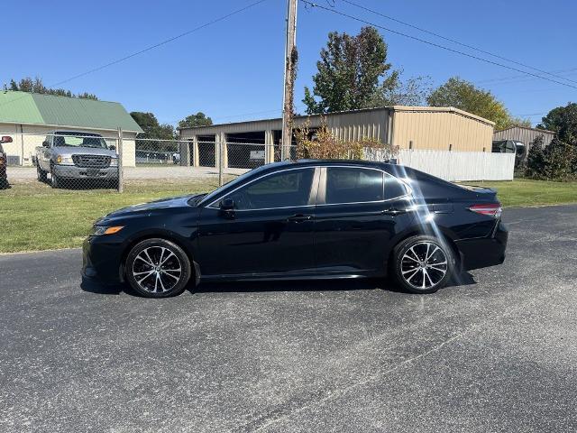 Used 2019 Toyota Camry SE with VIN 4T1B11HK0KU231621 for sale in Heber Springs, AR